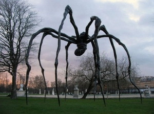 "Maman",araña gigante en bronce y acero de 9 metros de altura. Louise Bourgeois, Jardin Des Tuileries, 2008. 